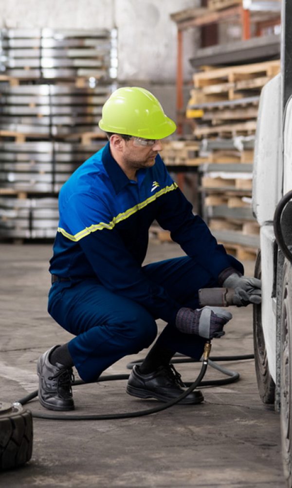 worker-air-impact-gun